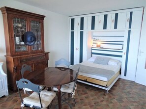 Iron/ironing board, WiFi