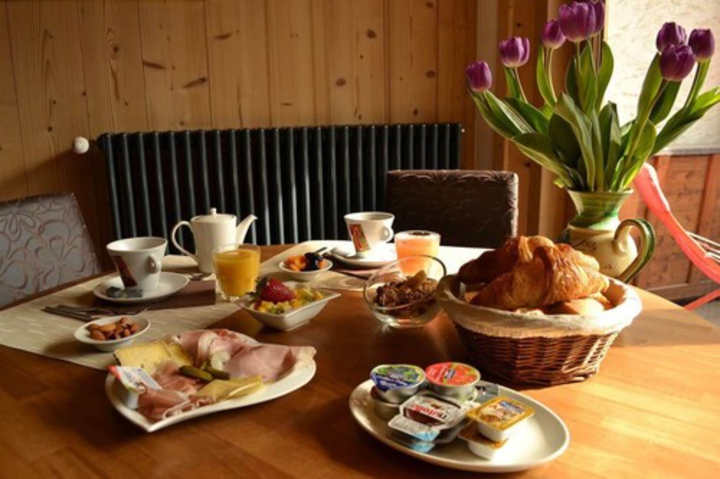 每日供應自助早餐 (每人 EUR11.50)