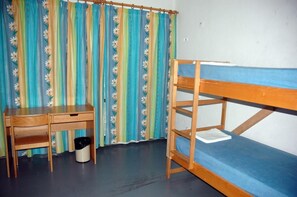 Laptop workspace, iron/ironing board, free WiFi, bed sheets - HI Abrantes - Pousada de Juventude - Hostel (Abrantes)
