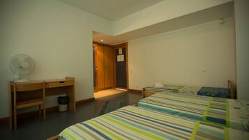 Twin Room, Private Bathroom | Laptop workspace, iron/ironing board, free WiFi, bed sheets