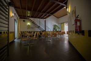 Desayuno continental gratuito y diario