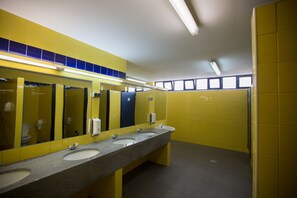 Shared bathroom - HI Beja - Pousada de Juventude - Hostel (Beja)
