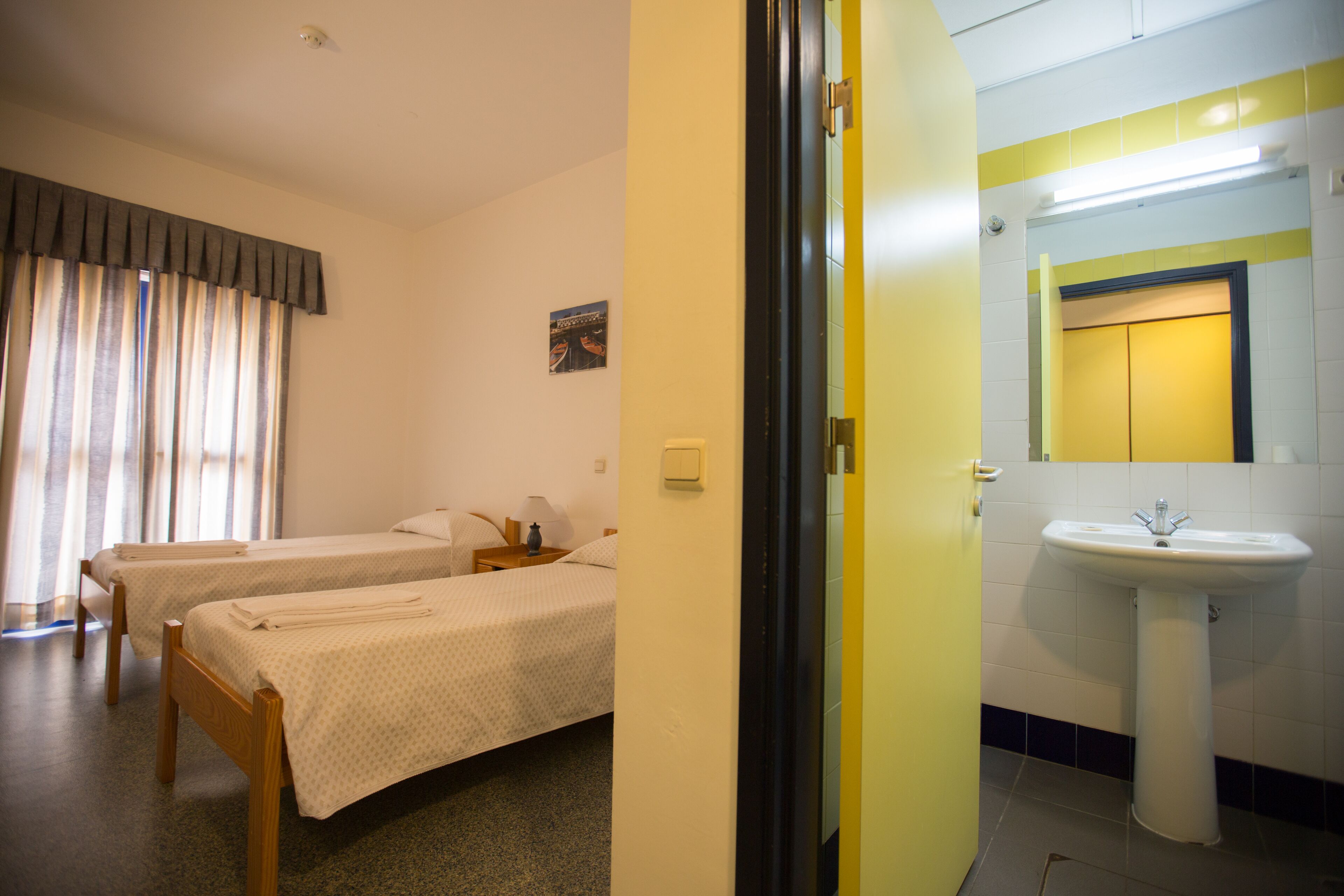 Twin Room, Private Bathroom | Bathroom | Shower, towels