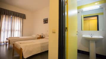 Twin Room, Private Bathroom | Bathroom | Shower, towels