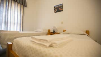 Twin Room, Private Bathroom | Blackout drapes, free WiFi, bed sheets