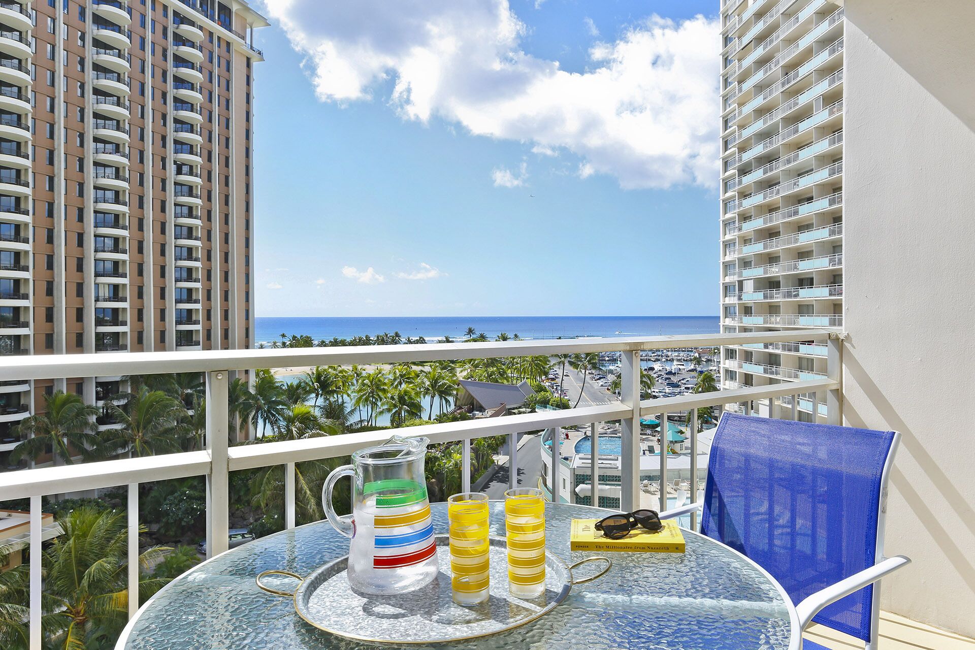 Lagoon and Ocean Views! FREE Wi-Fi and one Parking!