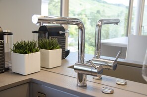 Apartment, Balcony | Private kitchen | Full-size fridge, microwave, oven, stovetop - Lumina Apartments (Ingelfingen)