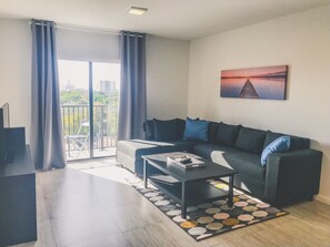 GE 606 | Living room | Flat-screen TV, Netflix