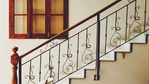 A wooden staircase with ornate black metal railings and a wooden handrail. - Xiamen·Lange Courtyard Garden Villa Guesthouse (Zhongshan Road Pedestrian Street Branch) (XIAMEN)