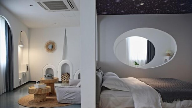 A modern bedroom with a starry ceiling, a round mirror, and a neatly made bed. - Xiamen·Lange Courtyard Garden Villa Guesthouse (Zhongshan Road Pedestrian Street Branch) (XIAMEN)