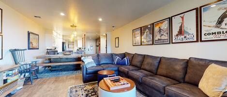 Smart TV, fireplace, DVD player