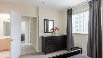 SH 201 | Hypo-allergenic bedding, iron/ironing board, cribs/infant beds