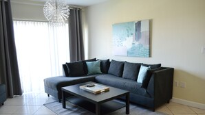 Flat-screen TV - Coral Way by GWC (Miami)