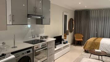 1 bedroom, desk, iron/ironing board, WiFi