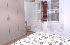 2 bedrooms, WiFi, bed sheets