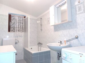 Baignoire, serviettes fournies