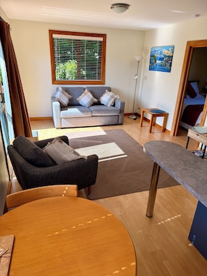Apartment, 1 Queen Bed with Sofa bed, Non Smoking | Individually decorated, individually furnished, iron/ironing board - Black Peak View (Wanaka)