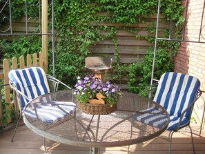 Unclassified image, 2 of 21, button