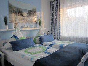 3 bedrooms, travel crib, WiFi, bed sheets