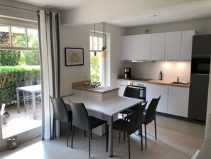 Kühlschrank, Mikrowelle, Ofen, Geschirrspüler