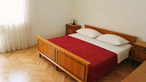 3 bedrooms, WiFi - Holiday apartment with balcony 300 m from the beach (Primošten)