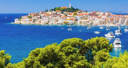 Holiday apartment with balcony 300 m from the beach