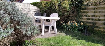 Pretty house 2 steps from the beach and the center ideal for family.