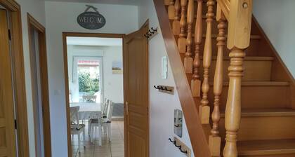 Pretty house 2 steps from the beach and the center ideal for family.