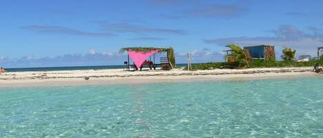 Plage, chaises longues