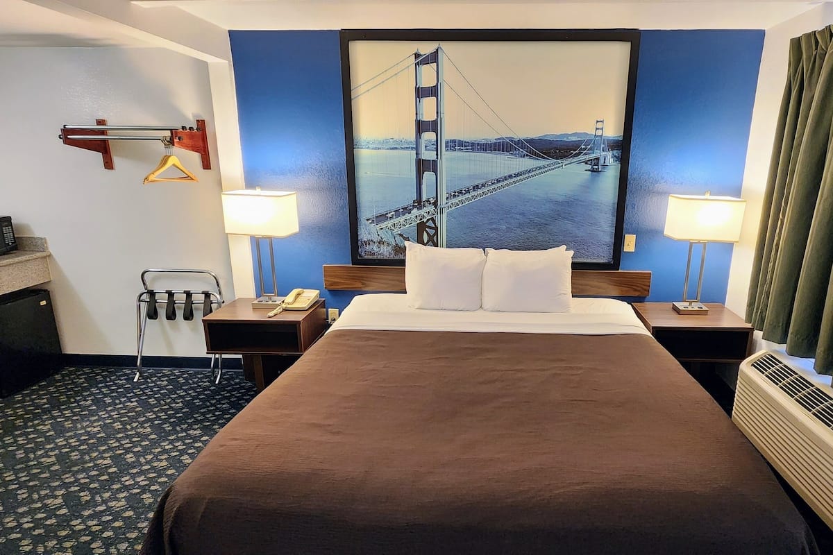 Kamer, 1 kingsize bed, niet-roken | Een bureau, verduisterende gordijnen, gratis wifi, beddengoed