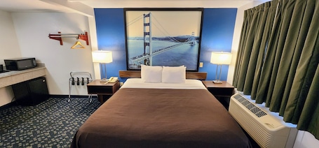 Room, 1 King Bed, Non Smoking | Desk, blackout drapes, free WiFi, bed sheets