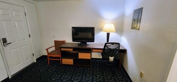 Escritorio, cortinas blackout, wifi gratis y ropa de cama 