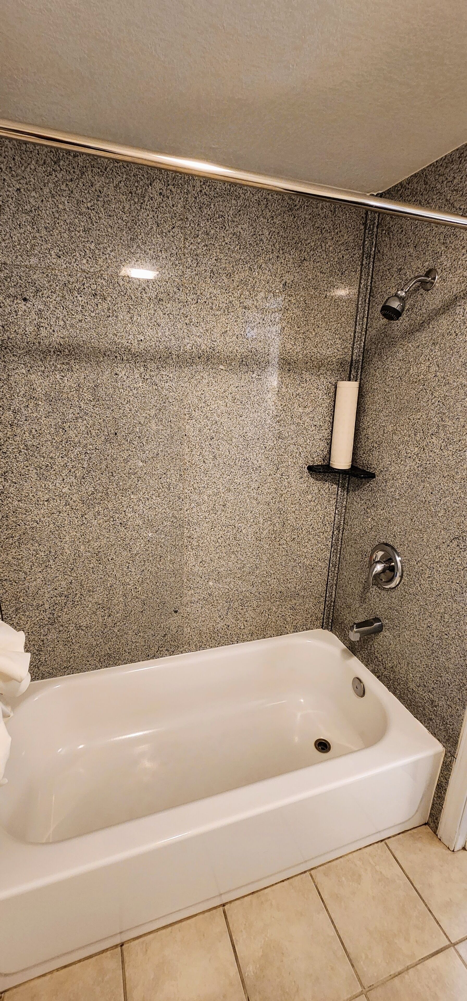 Zimmer, 1 King-Bett, Nichtraucher | Badezimmer | Dusche, Handtücher