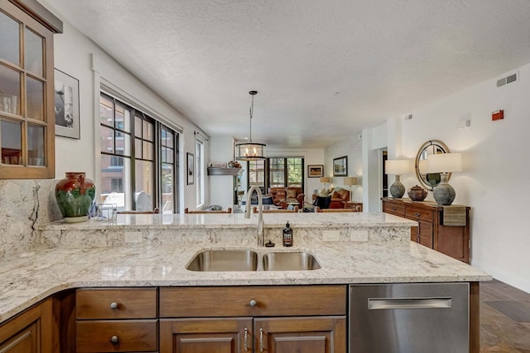 Interior - Town Pointe Condo | Walk to Town Lift & Main St | Hot Tub + Sleeps 10 (Park City)