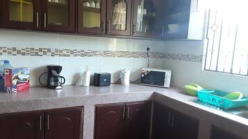 Fridge, microwave, oven, coffee/tea maker