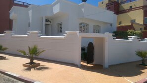 Exterior - Spacious villa with caretaker and large garden (Alamria)