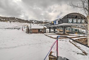 Property grounds - Ski-In/Out Snowmass Condo w/ Community Hot Tub! (Snowmass Village)
