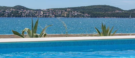 Outdoor pool, a heated pool