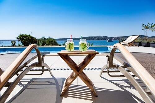 EXCLUSIVE LOCATION BEACH APARTMENT "JAN"! NEW OPEN  SWIMMING POOL!