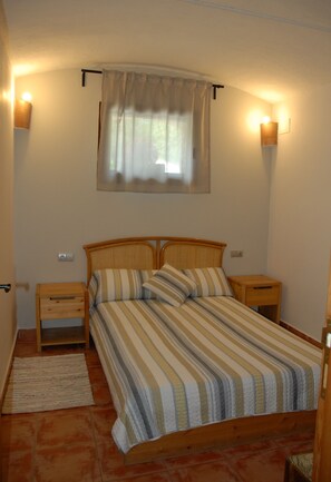 6 bedrooms, free WiFi, bed sheets - CANXAI THE RURAL TOURIST HOUSE OF LA GARROTXA PER ENJOY AMB QUI MÉS ESTIMES (La vall de Bianya)