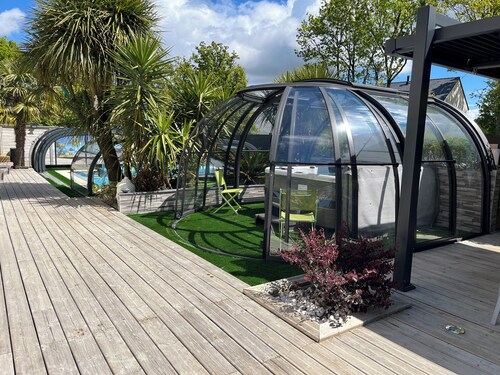 Spacieuse villa avec piscine couverte et chauffée et son spa