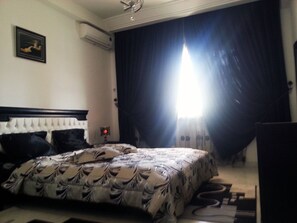 5 bedrooms, iron/ironing board, WiFi, bed sheets - High standing apartment (Tunis)