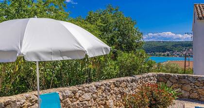 Schönes Ferienhaus NEVA mit Meerblick