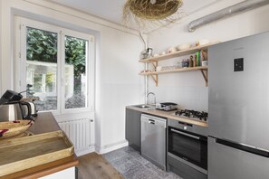 Kühlschrank, Mikrowelle, Ofen, Geschirrspüler