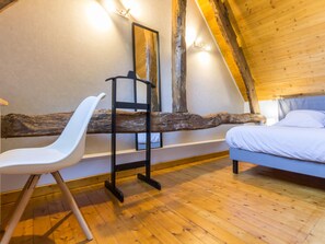1 bedroom, desk, free WiFi, bed sheets