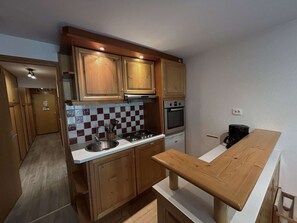 Micro-ondes, four, plaque de cuisson, lave-vaisselle