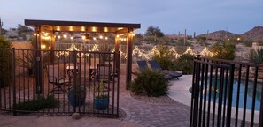 حمّام سباحة خارجي، حمّام سباحة مُدفَّأ