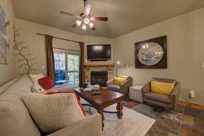Smart TV, fireplace