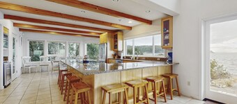 Skagit Bay view home - steps to the water, near hiking