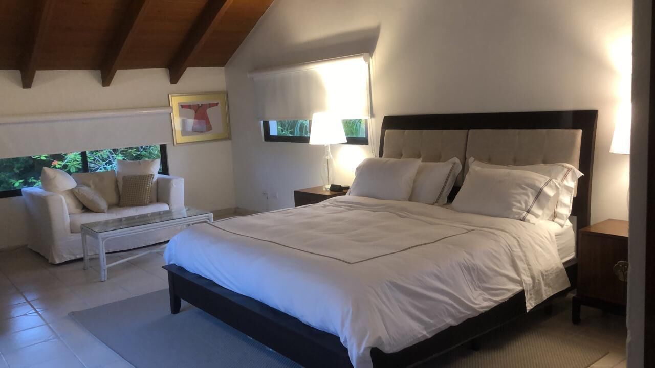 5 bedrooms, in-room safe, iron/ironing board, free WiFi